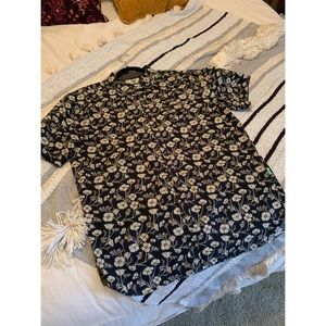 Men’s button up floral shirt. Size X-Large.